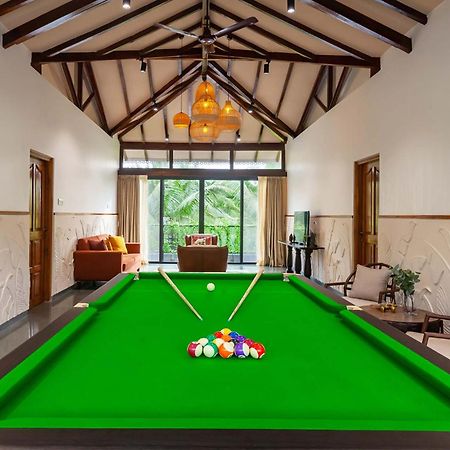 Villa Sereno By Stayvista - An Elegant And Entertaining Retreat Featuring A Swimming Pool, Outdoor Jacuzzi, Modern Interiors, And A Snooker Table 阿里巴格 外观 照片