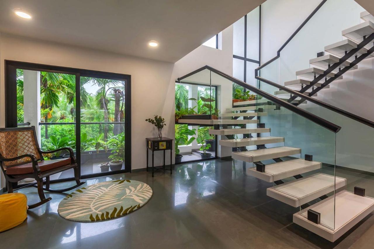 Villa Sereno By Stayvista - An Elegant And Entertaining Retreat Featuring A Swimming Pool, Outdoor Jacuzzi, Modern Interiors, And A Snooker Table 阿里巴格 外观 照片