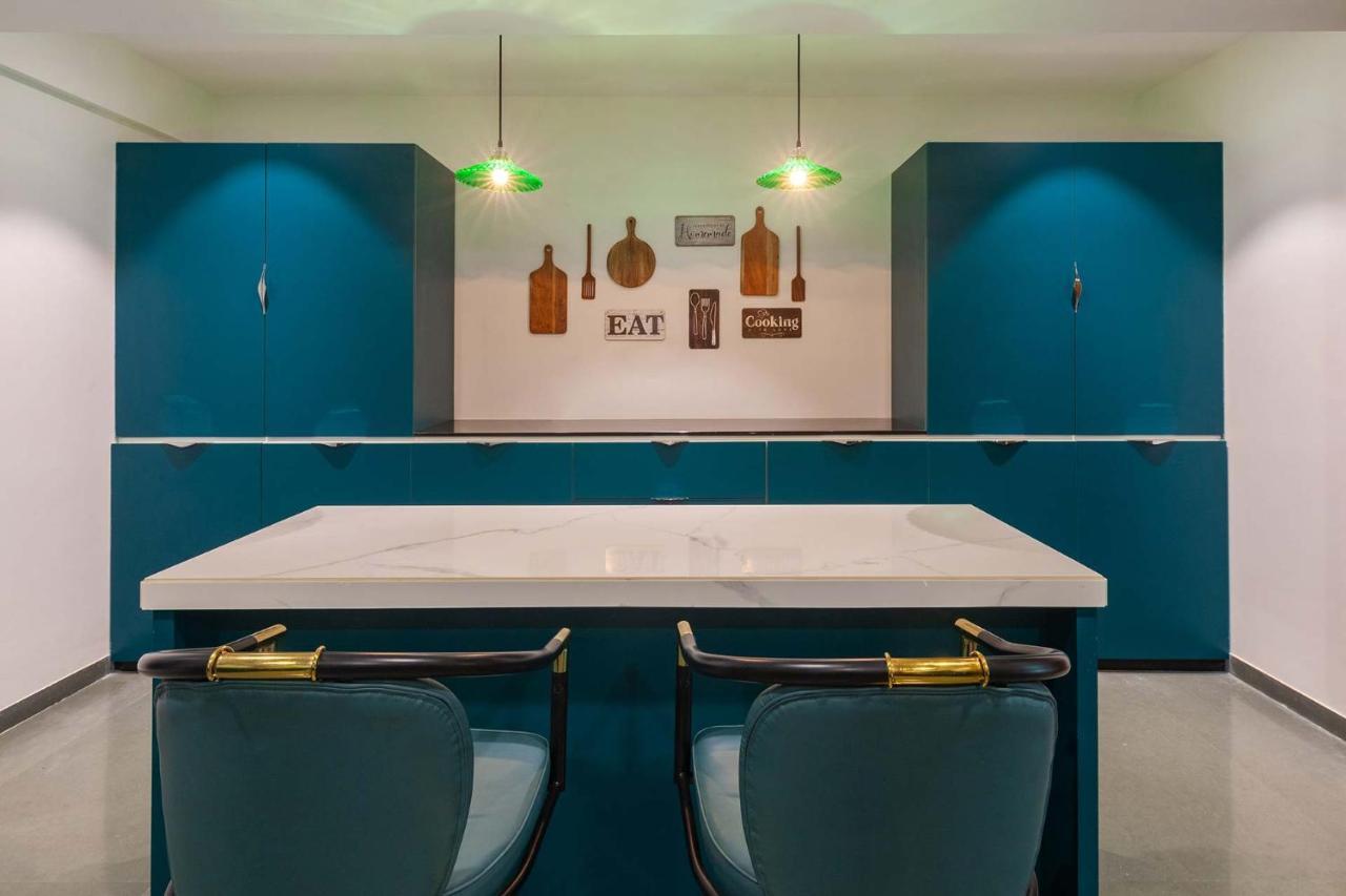 Villa Sereno By Stayvista - An Elegant And Entertaining Retreat Featuring A Swimming Pool, Outdoor Jacuzzi, Modern Interiors, And A Snooker Table 阿里巴格 外观 照片