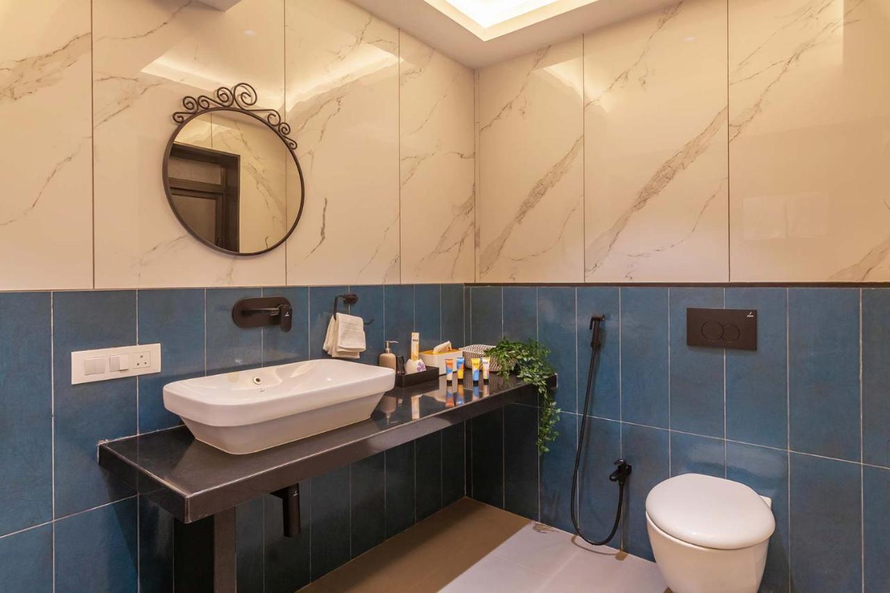 Villa Sereno By Stayvista - An Elegant And Entertaining Retreat Featuring A Swimming Pool, Outdoor Jacuzzi, Modern Interiors, And A Snooker Table 阿里巴格 外观 照片