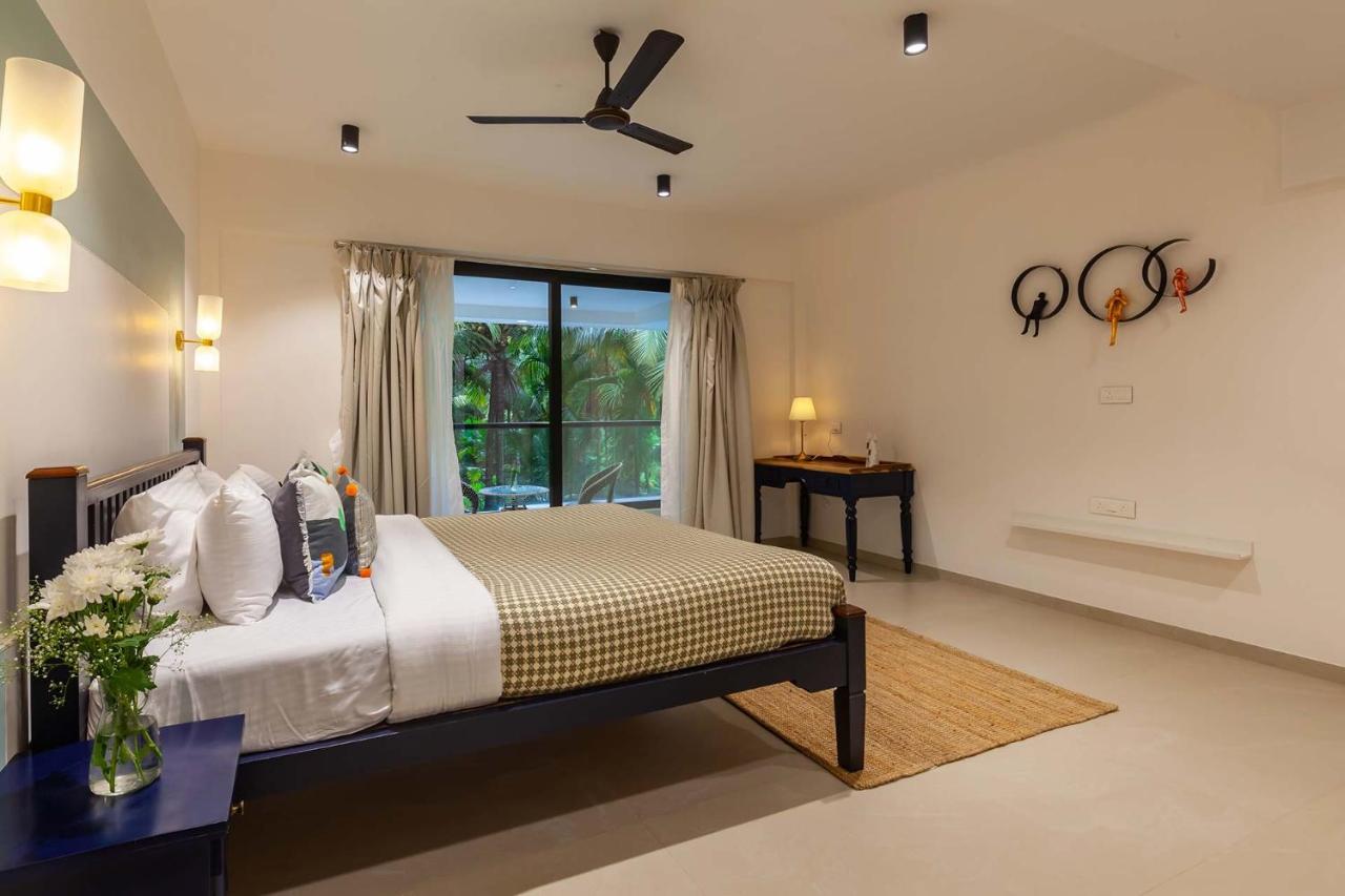 Villa Sereno By Stayvista - An Elegant And Entertaining Retreat Featuring A Swimming Pool, Outdoor Jacuzzi, Modern Interiors, And A Snooker Table 阿里巴格 外观 照片