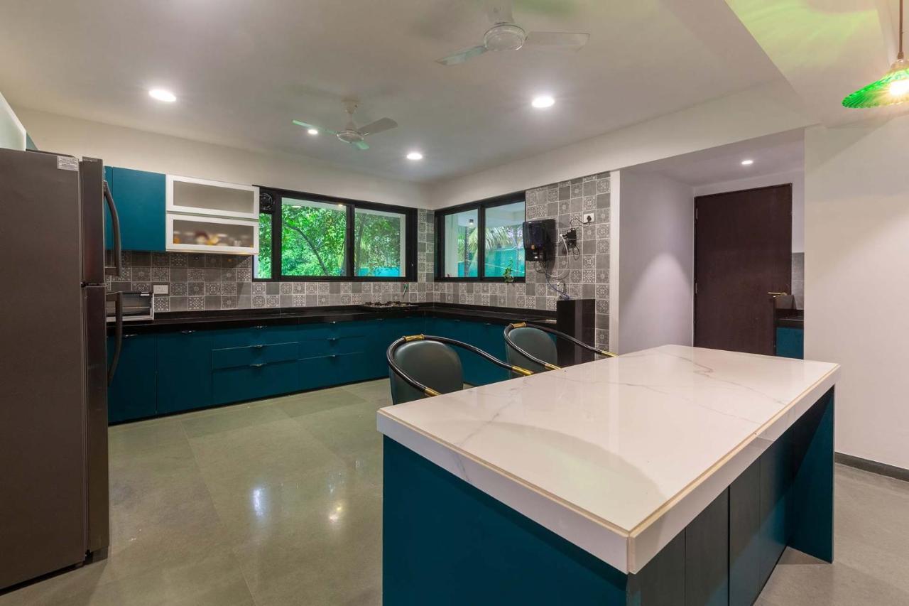Villa Sereno By Stayvista - An Elegant And Entertaining Retreat Featuring A Swimming Pool, Outdoor Jacuzzi, Modern Interiors, And A Snooker Table 阿里巴格 外观 照片