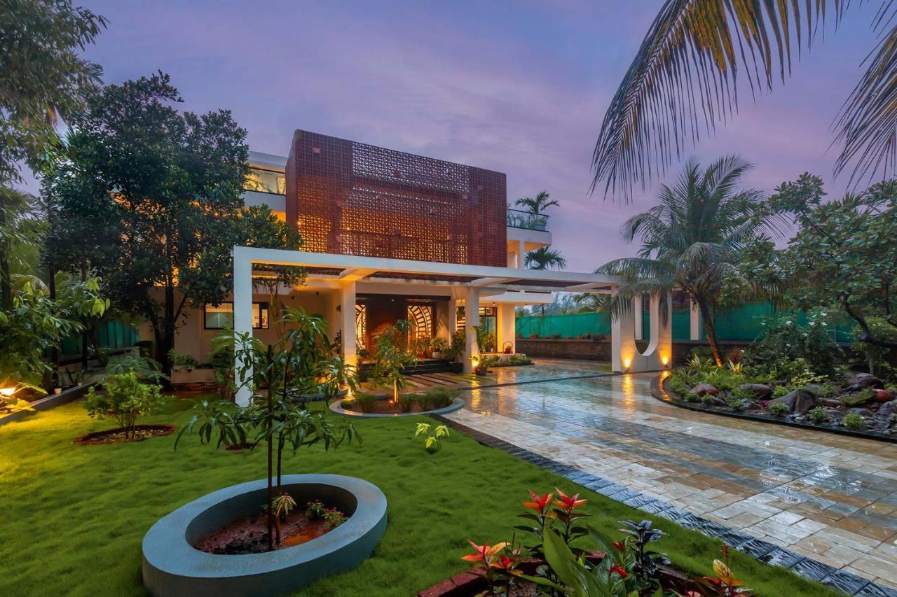 Villa Sereno By Stayvista - An Elegant And Entertaining Retreat Featuring A Swimming Pool, Outdoor Jacuzzi, Modern Interiors, And A Snooker Table 阿里巴格 外观 照片