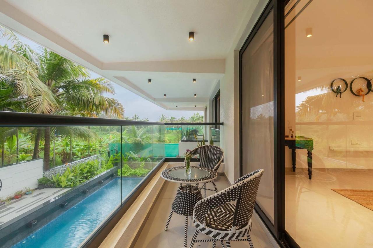 Villa Sereno By Stayvista - An Elegant And Entertaining Retreat Featuring A Swimming Pool, Outdoor Jacuzzi, Modern Interiors, And A Snooker Table 阿里巴格 外观 照片
