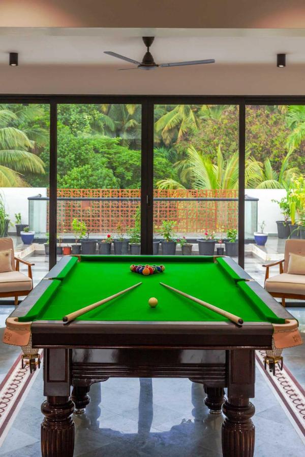 Villa Sereno By Stayvista - An Elegant And Entertaining Retreat Featuring A Swimming Pool, Outdoor Jacuzzi, Modern Interiors, And A Snooker Table 阿里巴格 外观 照片