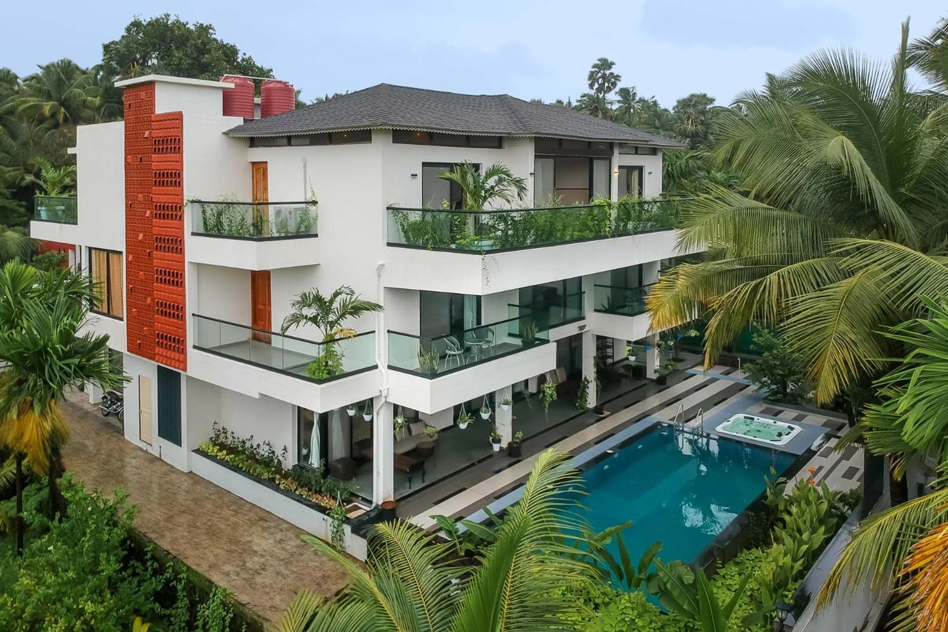 Villa Sereno By Stayvista - An Elegant And Entertaining Retreat Featuring A Swimming Pool, Outdoor Jacuzzi, Modern Interiors, And A Snooker Table 阿里巴格 外观 照片
